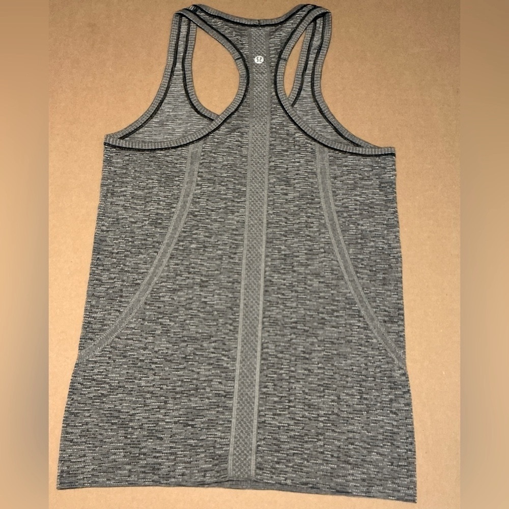 Lululemon Athletica Charcoal Tank Top size 6 - Picture 5 of 8